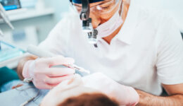Dentist,Cleans,Tooth,Canals,Of,Patient,And,Removes,Nerve,- GreenDental_juureravi